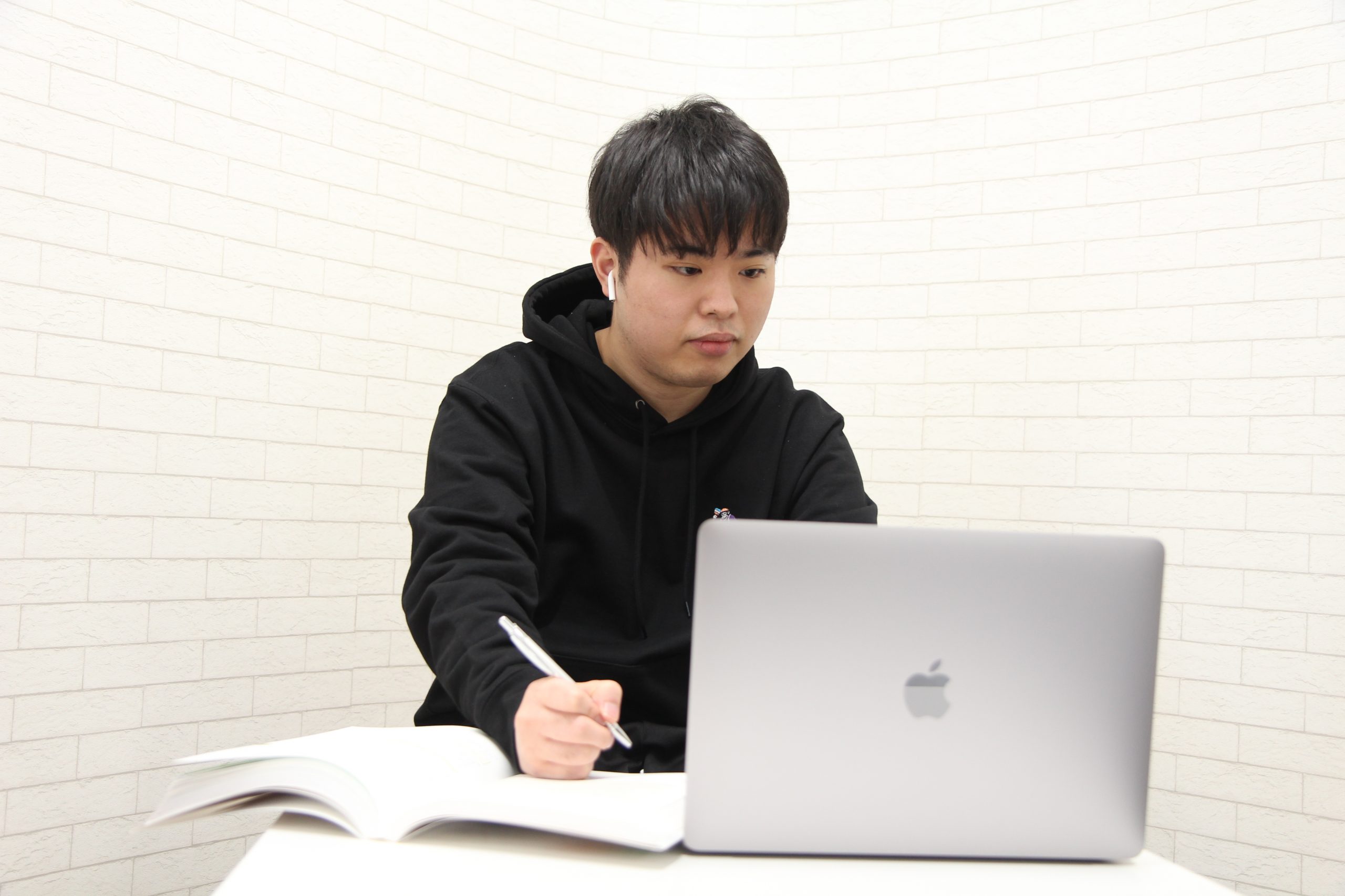 自分専用のMacBookとクラウドサーバーで
どこでも学習できる