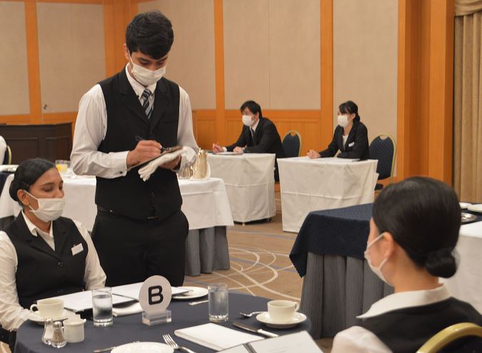 ブライダル業界には欠かせない、多彩な資格の取得