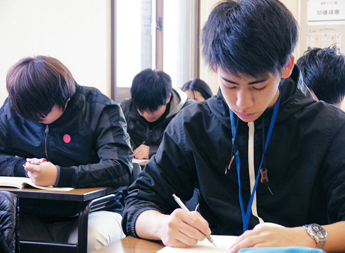 合格最短カリキュラムで一気に学ぶ「1年制公務員科」