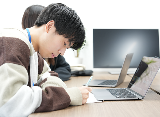 企業と連携して開発現場の技術やノウハウを習得