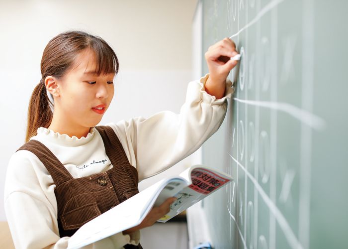 学科別ページ3つの特徴 公務員上級
