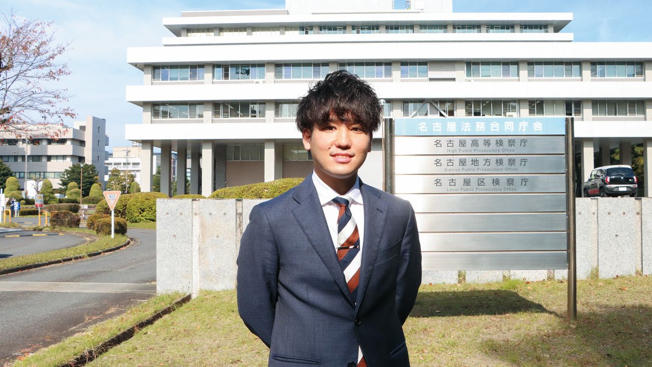 学科別ページメインビジュアル 行政法律 公務