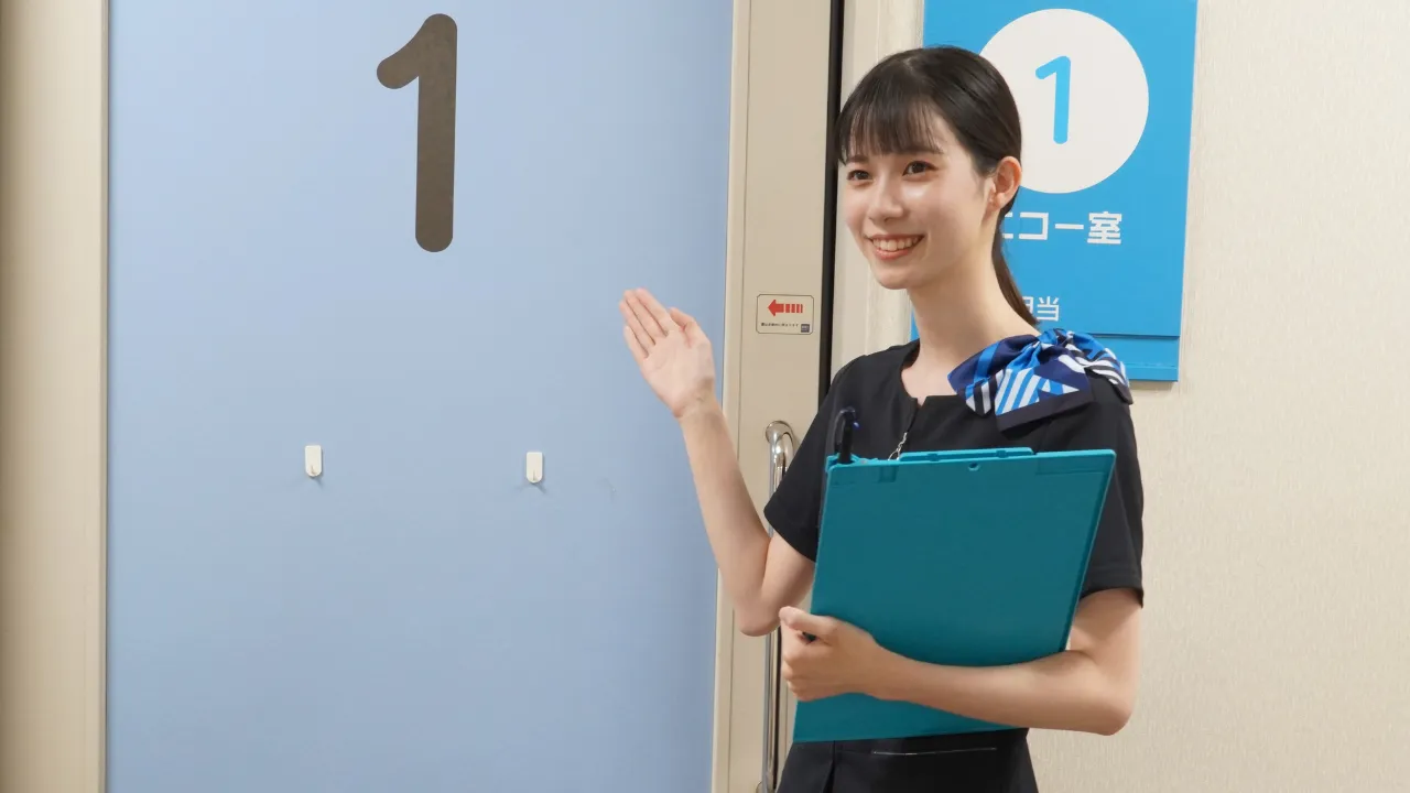 案内する卒業生