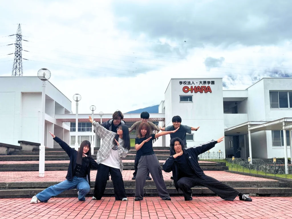 大原学園 富士宮研修所での学生集合写真